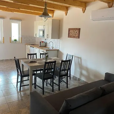 Tisza-i Apartment