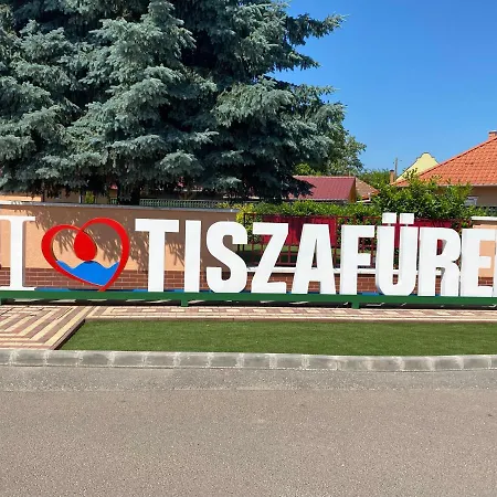 Tisza-i Apartment