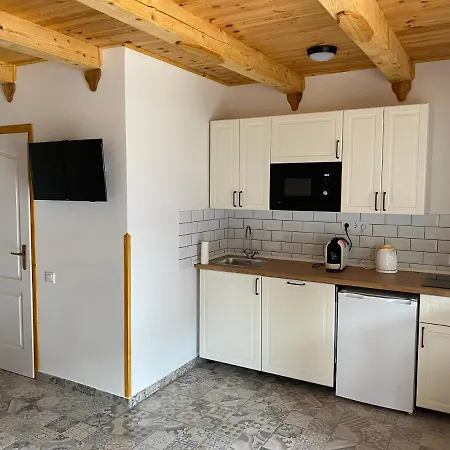 Tisza-i Apartment *